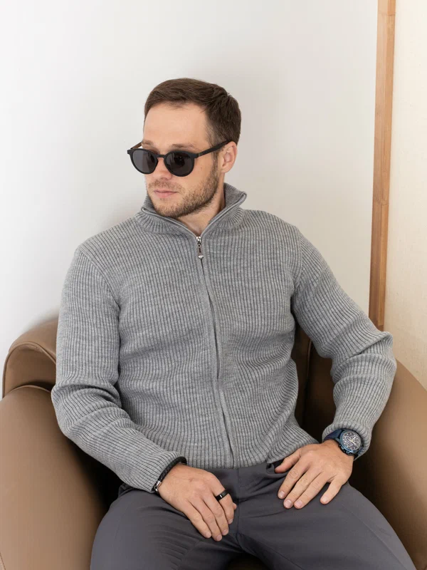 Свитер
