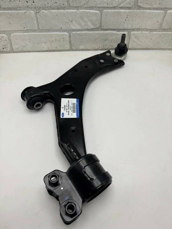 1570284 Оригинальный передний правый рычаг Ford Focus-II (21mm)