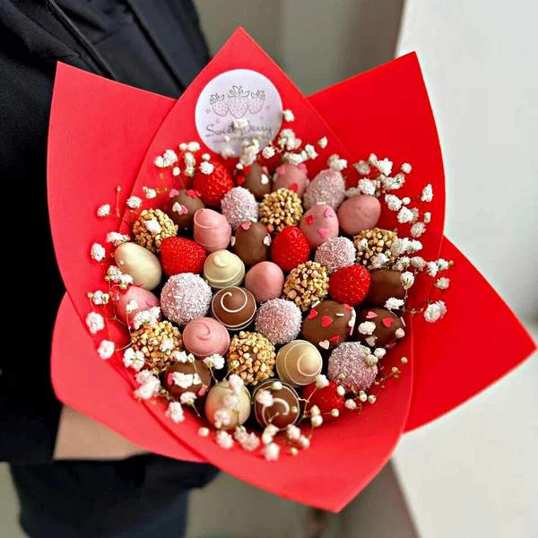 Удивительный букет на 8 марта "Вдохновение" в размере S от Sweet Berry