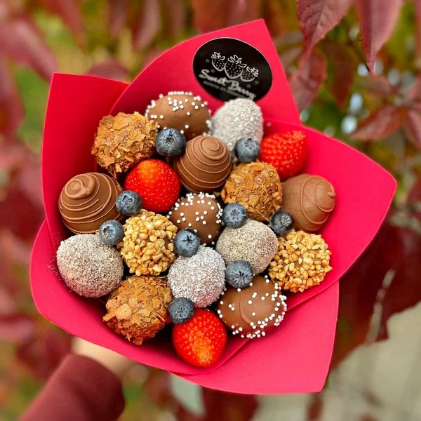 Лучше чем букет с цветами - небольшой букет "Вдохновение" от Sweet Berry