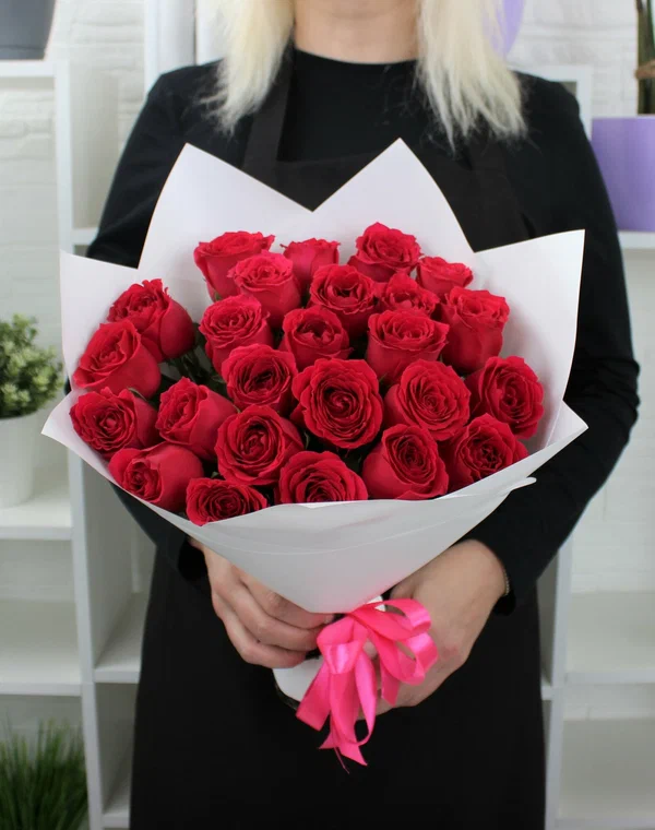 Монобукет THE FLOREAL красная роза 25 штук, высота 40 см, с бантом