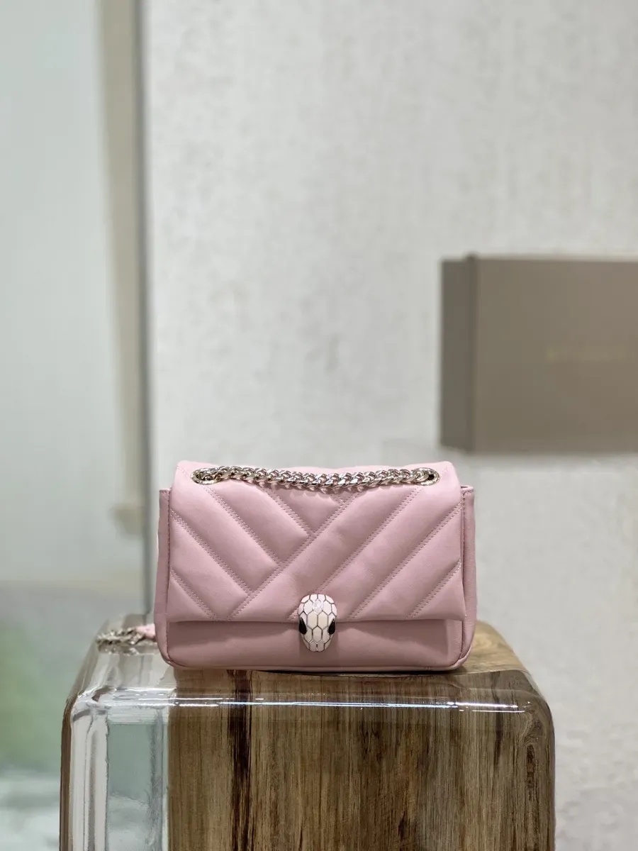 Bvlgari / Компактная сумка на цепочке