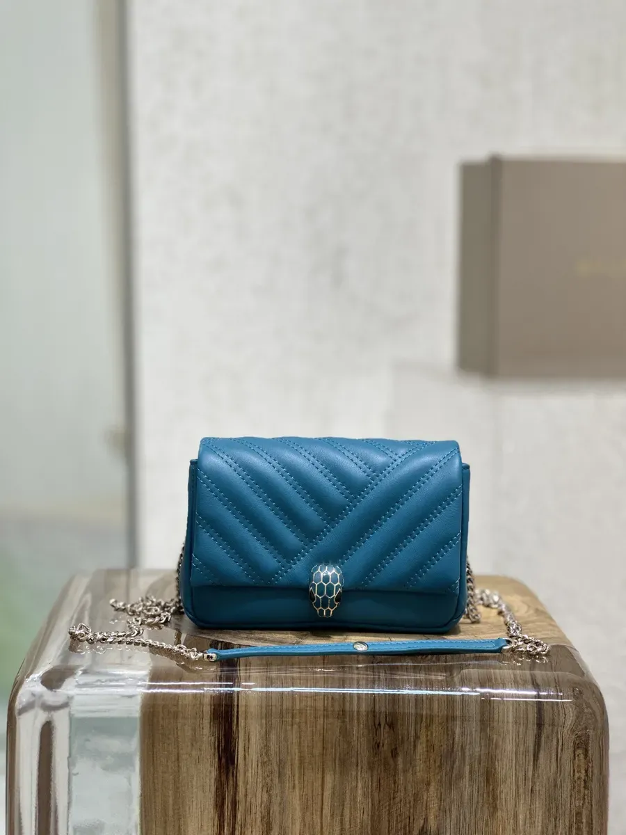 Bvlgari / Компактная сумка на цепочке