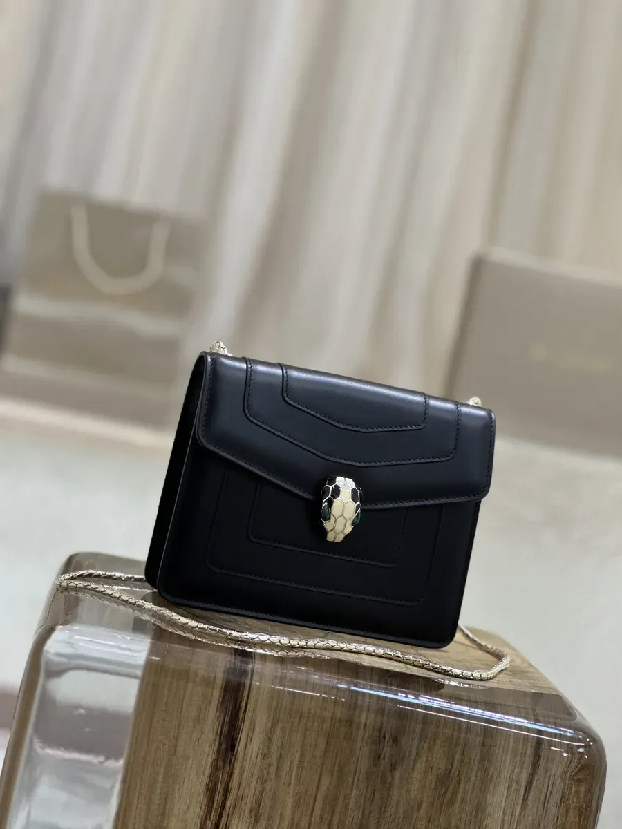 Bvlgari / Сумка с тиснением под змею