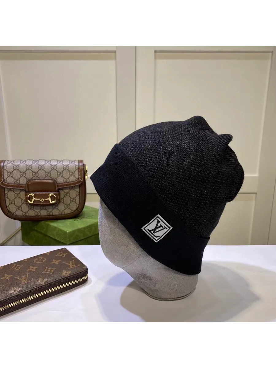 LOUIS VUITTON / Шапка Модное вязание