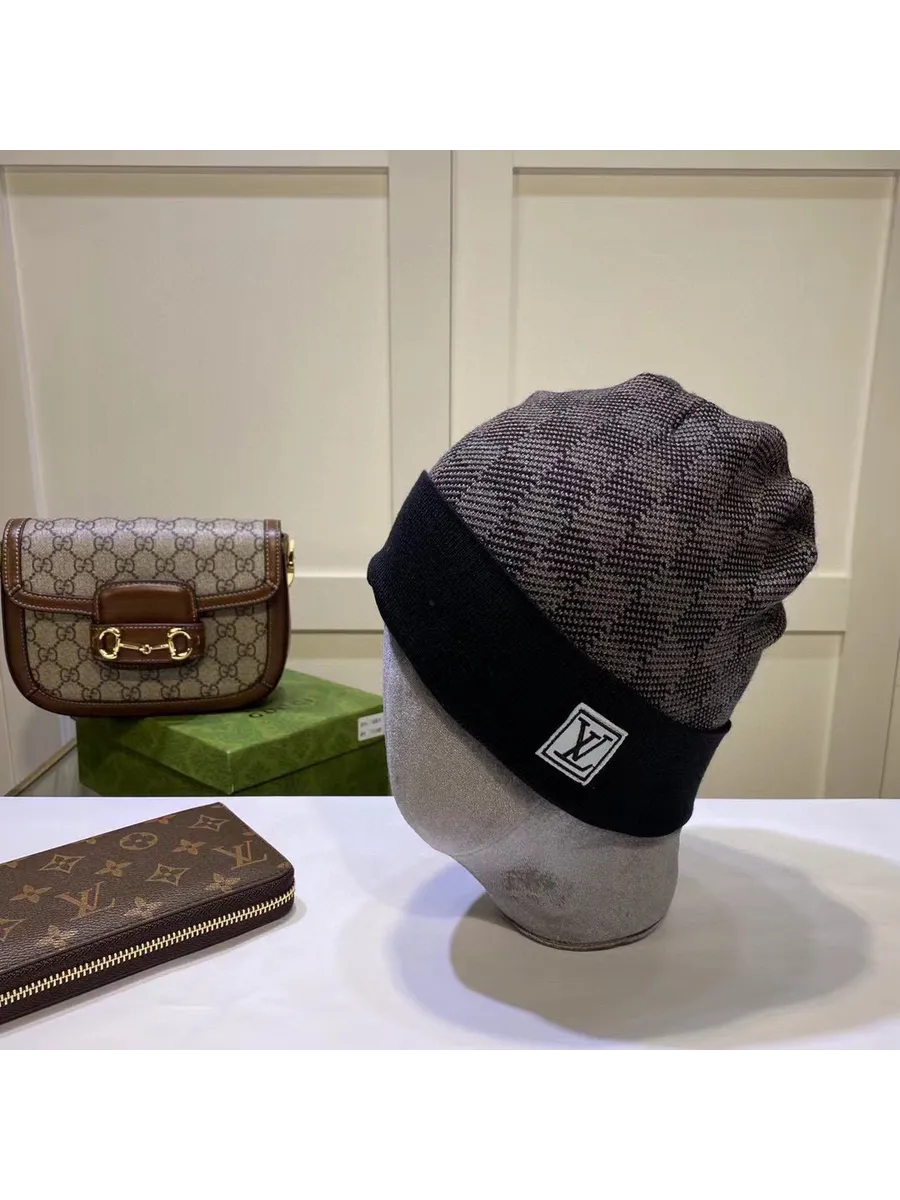 LOUIS VUITTON / Шапка Модное вязание