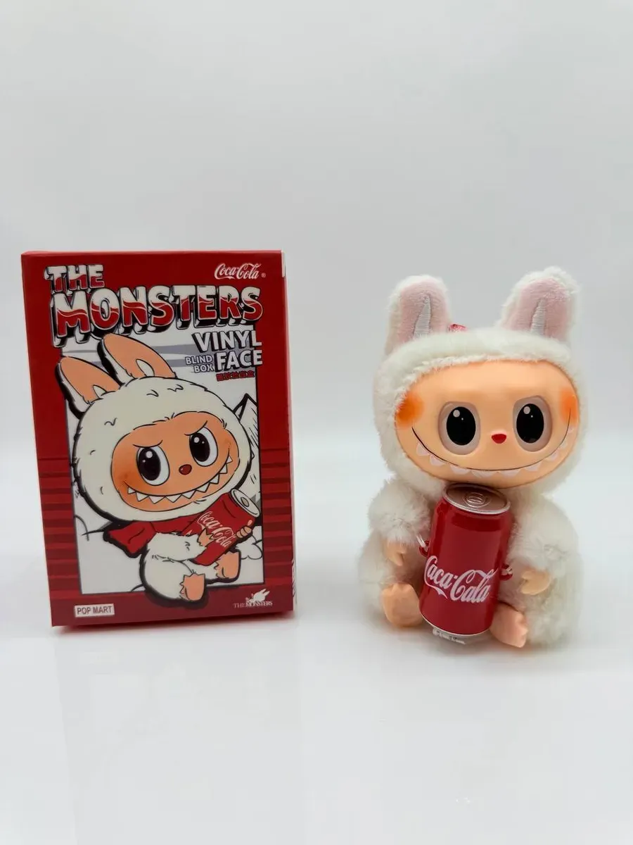 Коллекционная виниловая фигурка в костюмчике