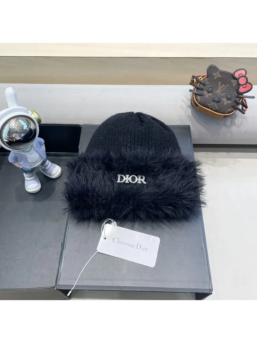 Dior / Утеплённая шапка с флисовой подкладкой