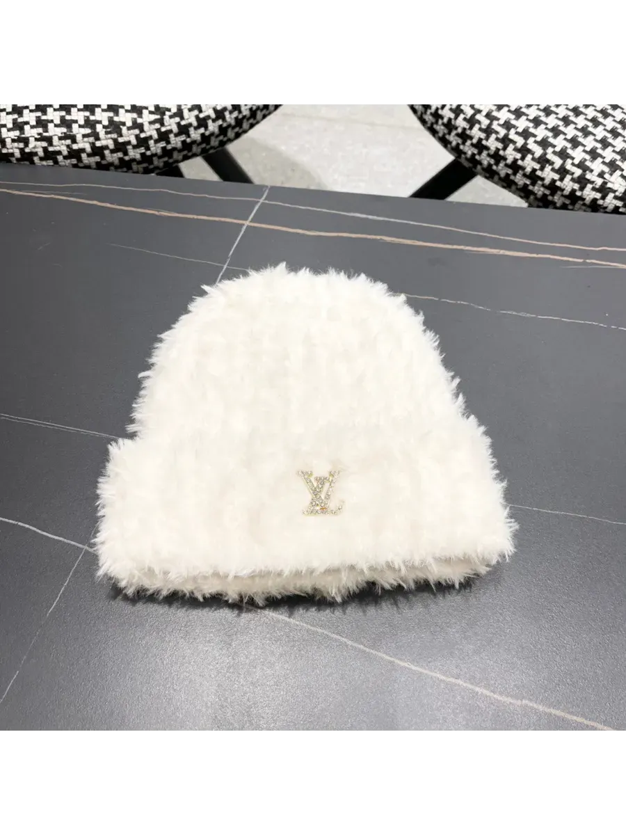 LOUIS VUITTON / Модная вязаная шапочка