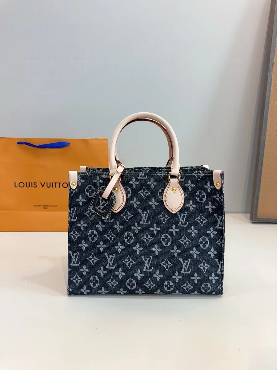 LOUIS VUITTON Стильные и легкие ручные Сумочка черный