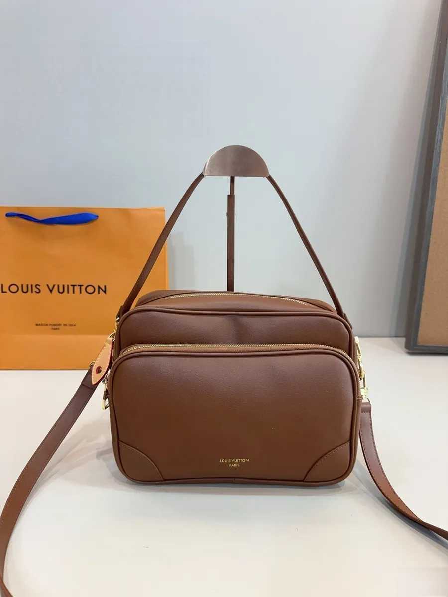 LOUIS VUITTON Стильные и легкие ручные Сумочка коричневый