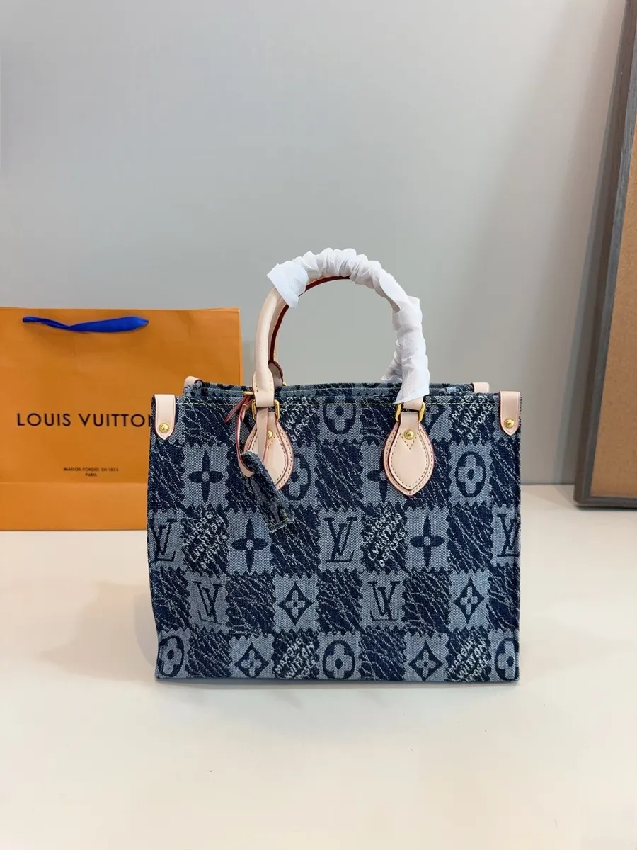 LOUIS VUITTON Стильные и легкие ручные Сумочка серый
