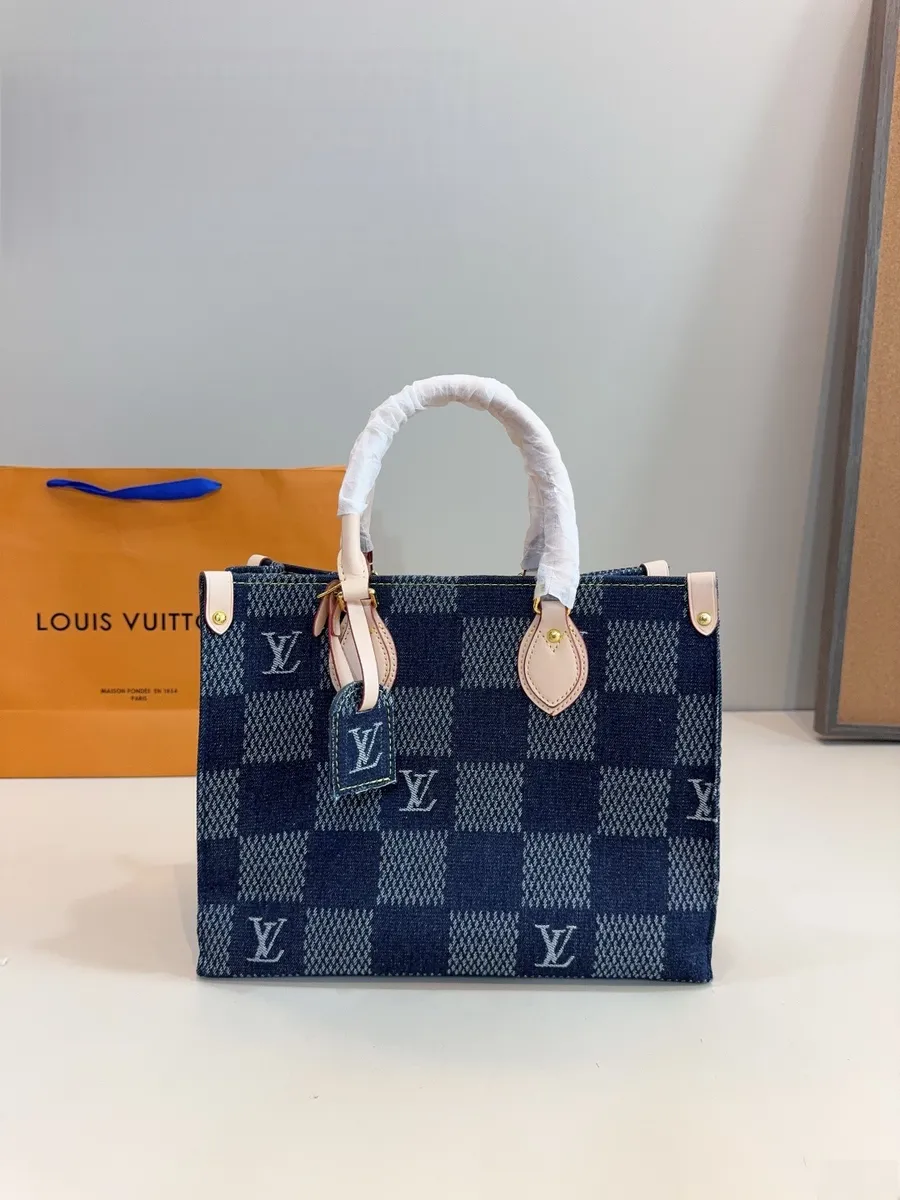 LOUIS VUITTON Стильные и легкие ручные Сумочка
