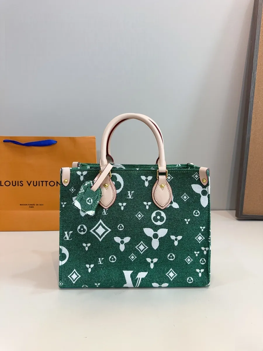 LOUIS VUITTON Стильные и легкие ручные Сумочка