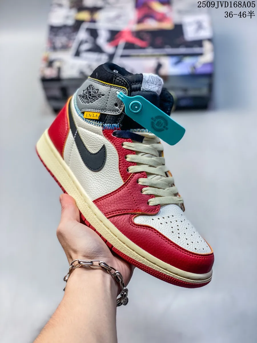 Кроссовки Nike Air Jordan 1 Retro High OG AJ1
