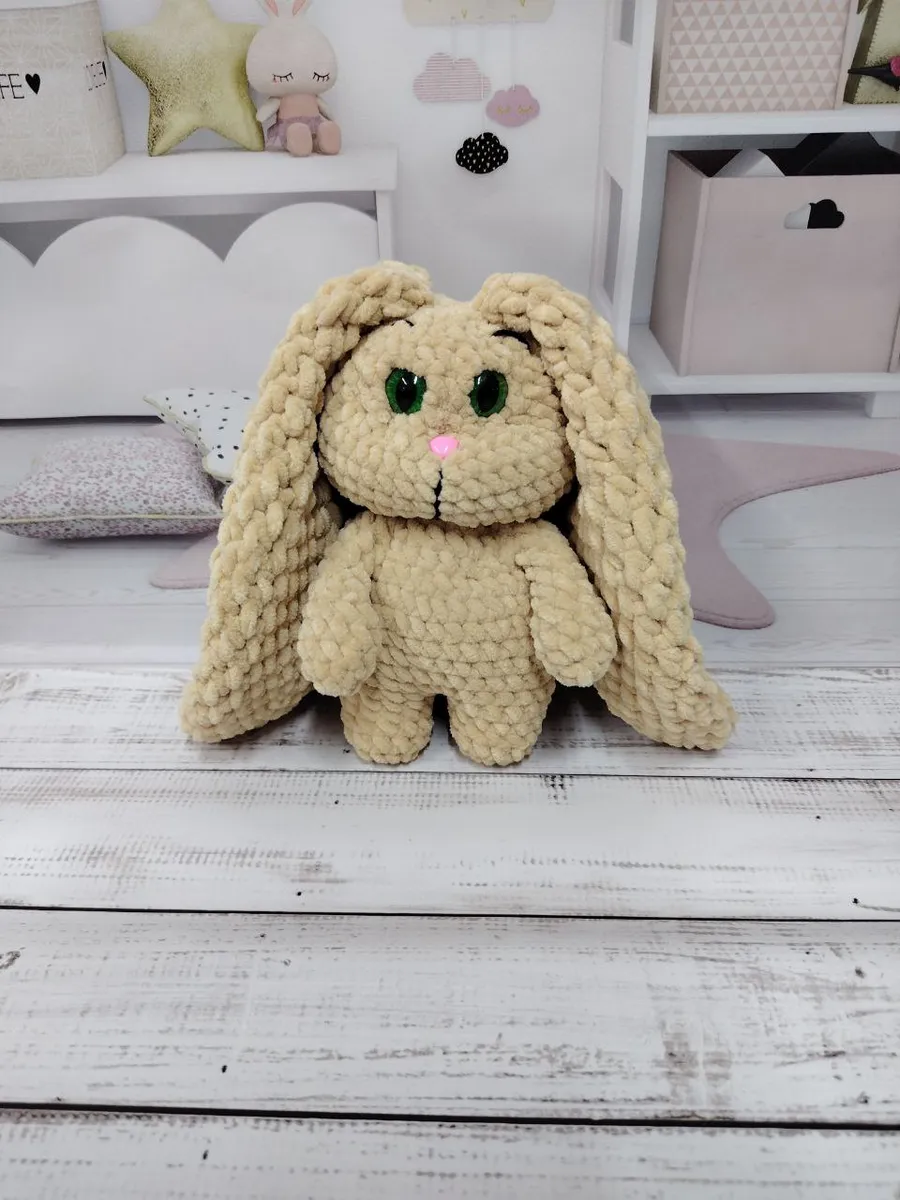 Вязаная игрушка зайка