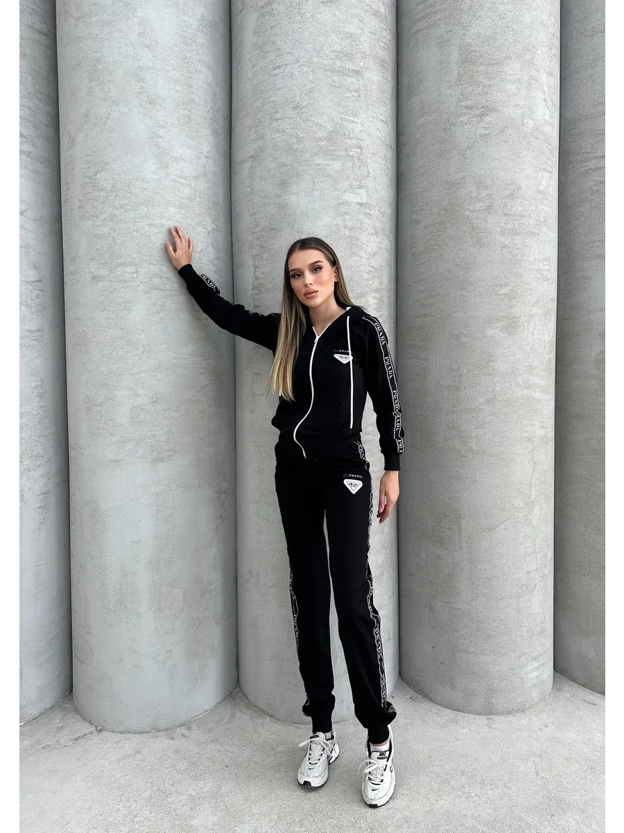 prada / костюм спортивный женский тренд 2026